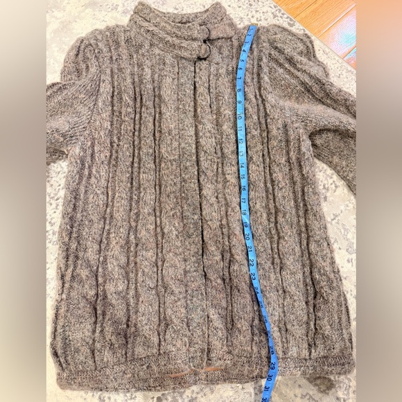 Ultra Chunky Cable knit Cardigan - Picture 8 of 12